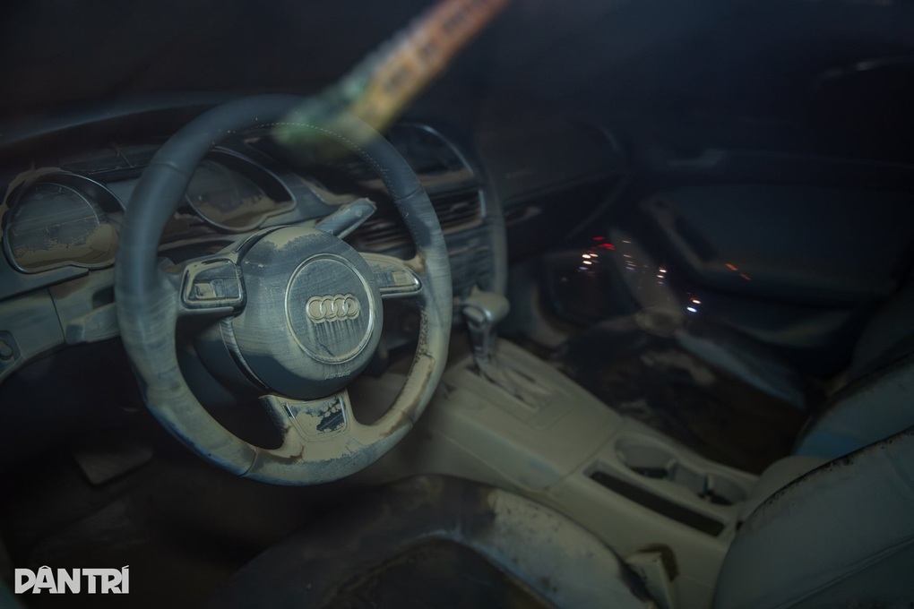 Bóc trần ô tô ngập nước khi mua xe cũ bằng những mẹo kiểm tra đơn giản - 2