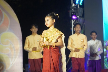 Ấn tượng trang phục truyền thống dân tộc Khmer trong lễ hội Ok Om Bok