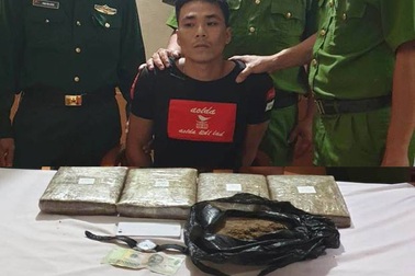 Mang gần 5kg cần sa vào khách sạn giao dịch