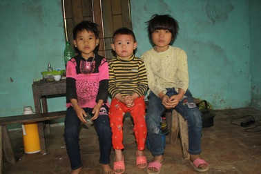Bố chết, mẹ bỏ đi, 3 đứa trẻ sống lay lắt cùng ông bà nội tàn tật