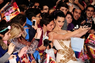 Katy Perry nhí nhảnh trong buổi ra mắt phim mới