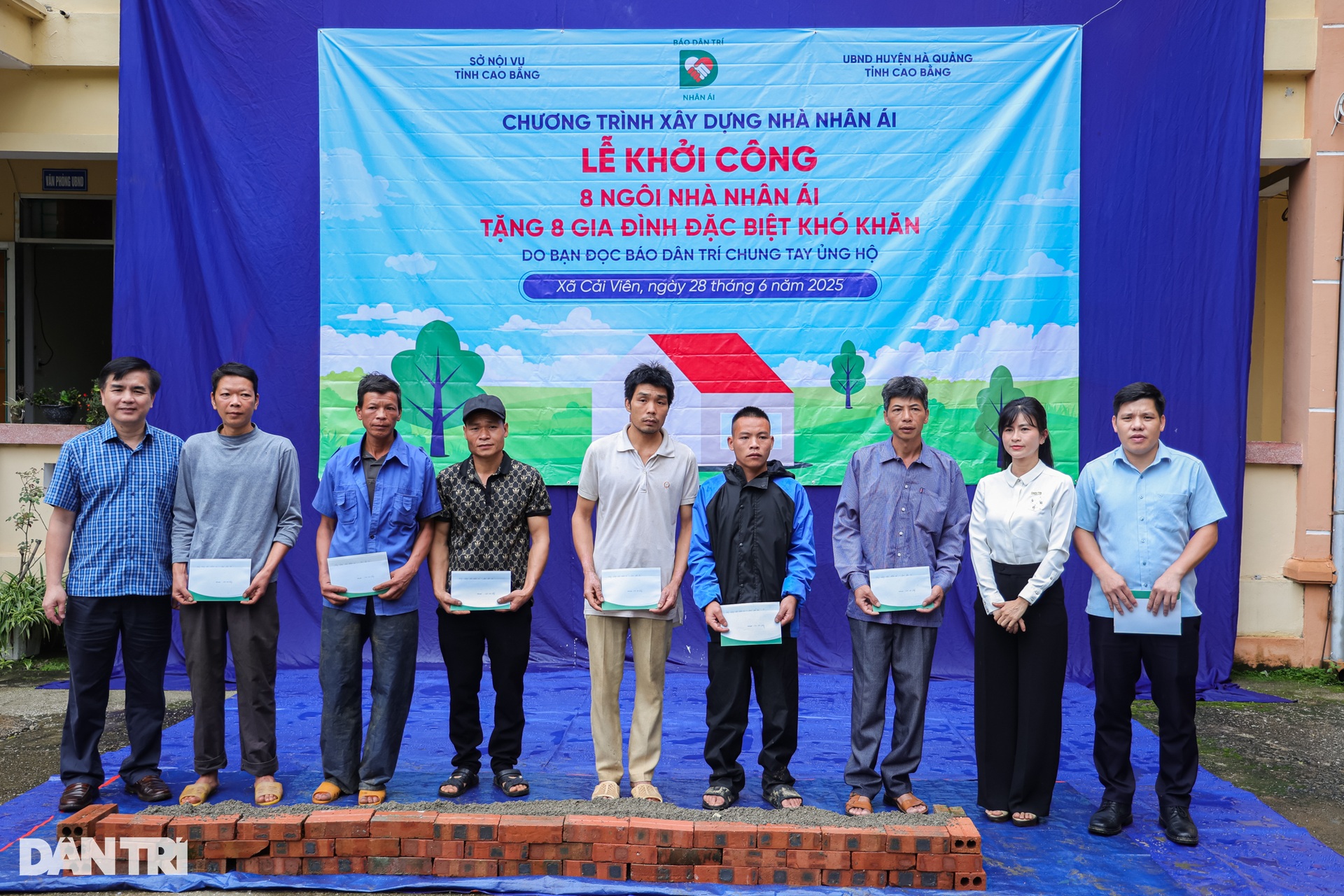 Khởi công xây dựng 8 ngôi nhà Nhân ái nơi địa đầu Tổ quốc - 5 Khởi công xây dựng 8 ngôi nhà Nhân ái nơi địa đầu Tổ quốc - 5