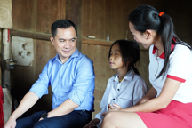 Học bổng "Vòng tay nhân ái" chia sẻ cùng em nhỏ là nạn nhân tai nạn giao thông