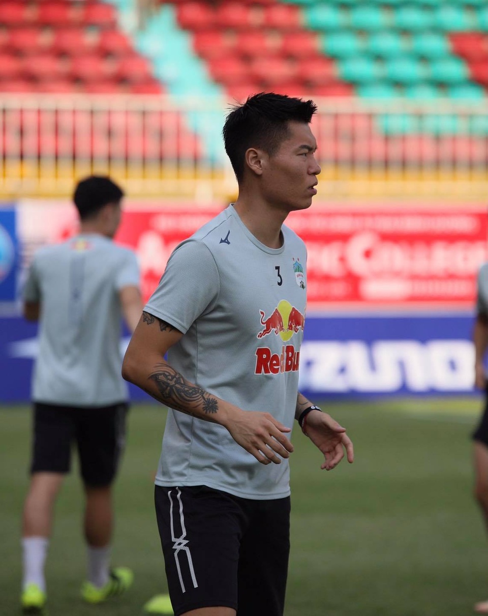 HA Gia Lai 3-0 TPHCM: Lee Nguyễn mờ nhạt, Công Phượng tiếp tục rực rỡ - 25 HA Gia Lai 3-0 TPHCM: Lee Nguyễn mờ nhạt, Công Phượng tiếp tục rực rỡ - 25