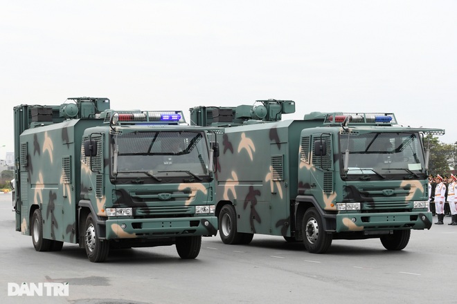 Dàn khí tài đặc chủng tham gia diễn tập bảo vệ Đại hội Đảng toàn quốc - 19 Dàn khí tài đặc chủng tham gia diễn tập bảo vệ Đại hội Đảng toàn quốc - 19