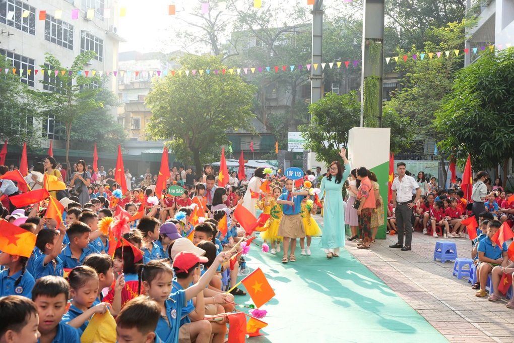 23 triệu học sinh cả nước chính thức bước vào năm học đặc biệt - 17 23 triệu học sinh cả nước chính thức bước vào năm học đặc biệt - 17
