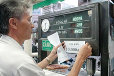 Giá bán lẻ xăng, dầu trong nước có thể giảm 500 đồng/lít