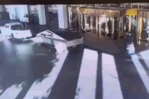 Khoảnh khắc xe phát nổ dữ dội bên ngoài khách sạn Trump, 1 người chết