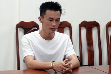 Clip "trùm buôn siêu xe" Phan Công Khanh tại cơ quan điều tra