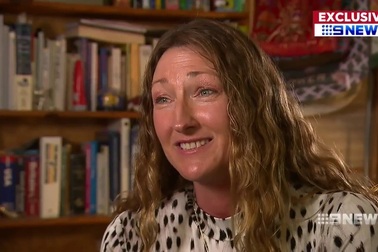 Người phụ nữ ăn chay khởi kiện hàng xóm vì nướng thịt trong sân