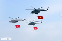 12 trực thăng bay chào mừng 70 năm chiến thắng Điện Biên Phủ