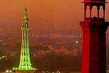 Hai quả bom phát nổ cùng lúc tại Pakistan