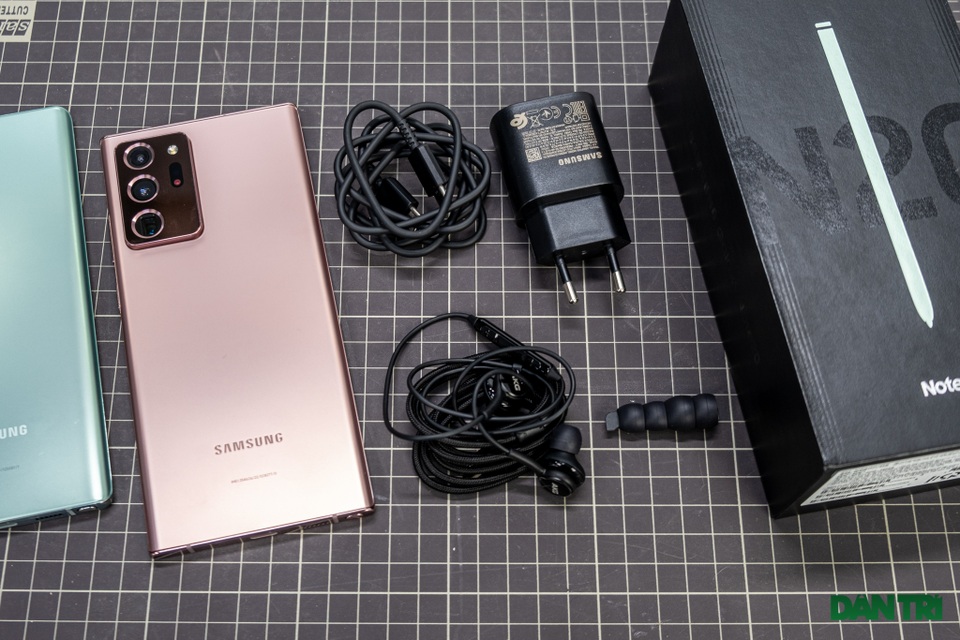Mở hộp Galaxy Note 20 sắp mở bán: cấu hình mạnh, hoàn thiện cao cấp - 2 Mở hộp Galaxy Note 20 sắp mở bán: cấu hình mạnh, hoàn thiện cao cấp - 2