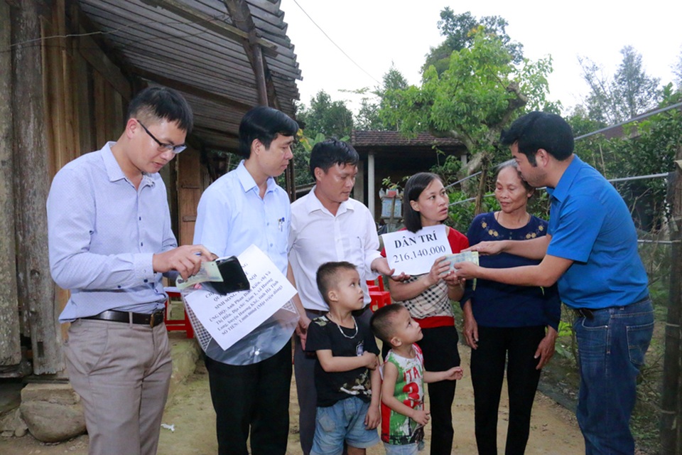 Hai bé trai mắc bệnh hiểm tại Hà Tĩnh được bạn đọc giúp đỡ hơn 216 triệu đồng - 4 Hai bé trai mắc bệnh hiểm tại Hà Tĩnh được bạn đọc giúp đỡ hơn 216 triệu đồng - 4