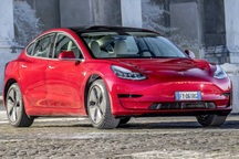 Tesla thống trị thị trường châu Âu vì ngành xe thiếu hụt chất bán dẫn