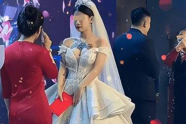 Cô dâu bị bàn tán vì hình xăm trên ngực, mẹ chồng có hành động mát lòng