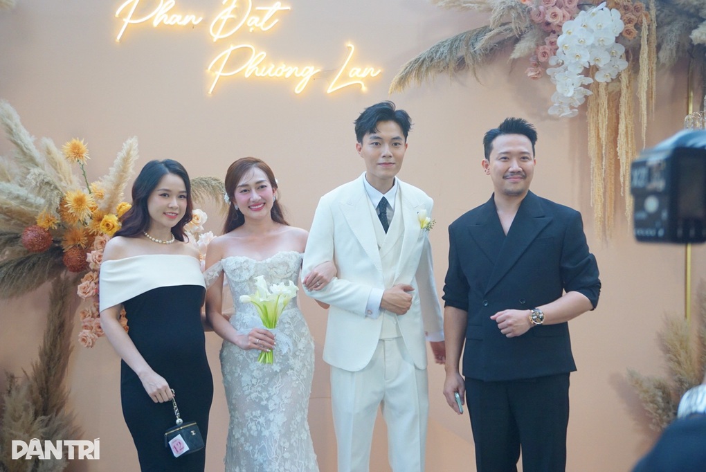 Lễ cưới Phương Lan Nhà bà Nữ: Chú rể bật khóc, Lý Nhã Kỳ nhận hoa cưới - 2 Lễ cưới Phương Lan Nhà bà Nữ: Chú rể bật khóc, Lý Nhã Kỳ nhận hoa cưới - 2