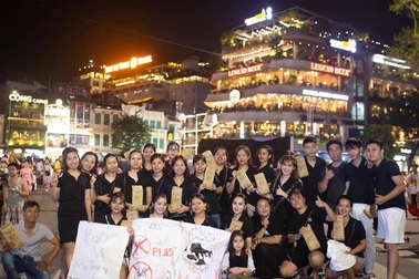 Nữ nghệ sĩ nối mi mừng ngày sinh nhật của mình với hành động… gom