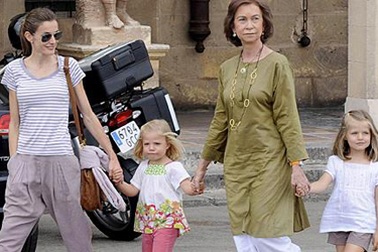 Hoàng gia Tây Ban Nha nghèo nhất châu Âu