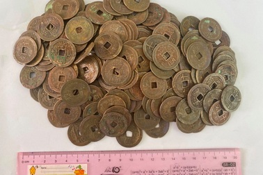 Hà Tĩnh: Phát hiện 100kg tiền cổ khi đào móng nhà