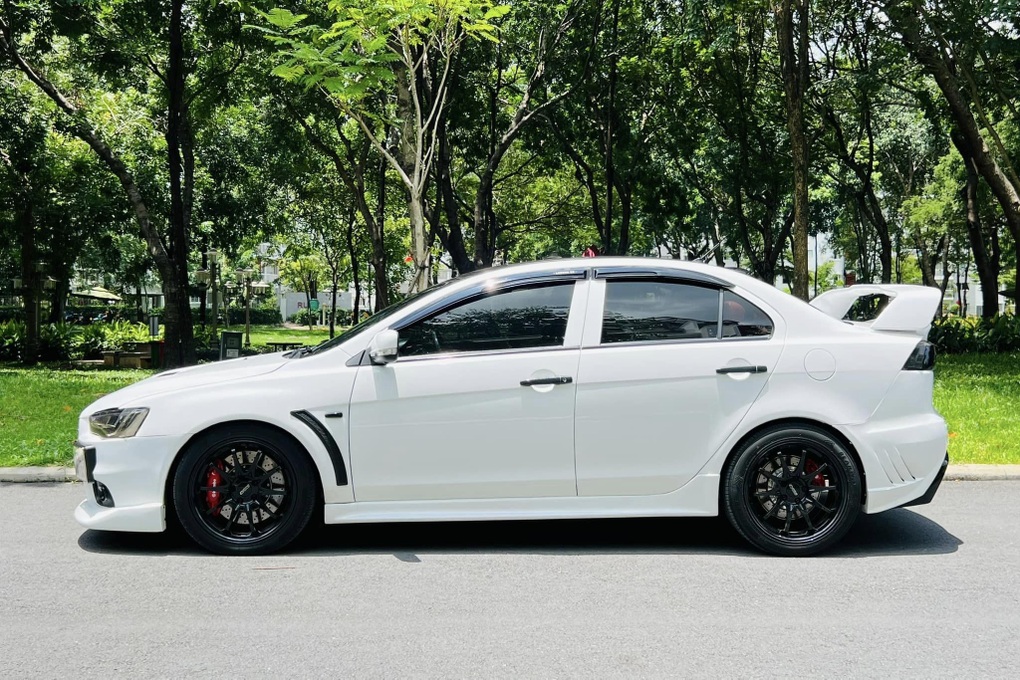 Hàng hiếm Mitsubishi Lancer độ JDM sau 15 năm bán lại chỉ ngang xe hạng A - 2