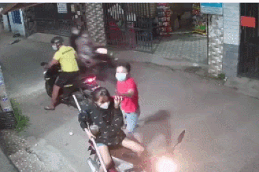 Clip "cô gái bị giật điện thoại trong tình huống khó ngờ" nổi bật tuần qua