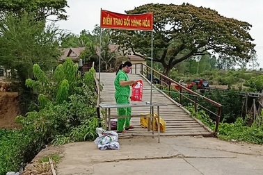 Cách trao đổi hàng hóa lạ lùng mùa Covid-19