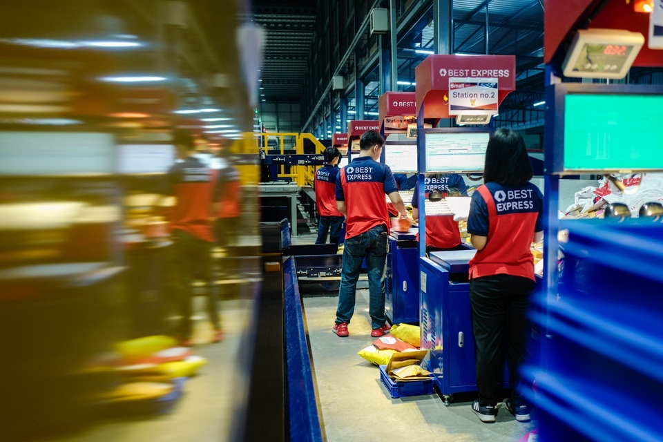 E-Logistic - đòn bẩy tạo đà phát triển thương mại điện tử nước ta trong kỷ nguyên mới - 2
