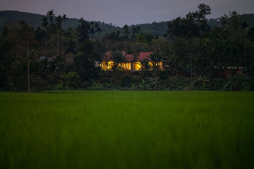 Con trai xây tặng bố mẹ căn nhà trên đồi đẹp như homestay ở Quảng Nam - 1 Con trai xây tặng bố mẹ căn nhà trên đồi đẹp như homestay ở Quảng Nam - 1