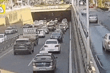 Nhầm chân ga, nữ tài xế tông liền 9 chiếc xe