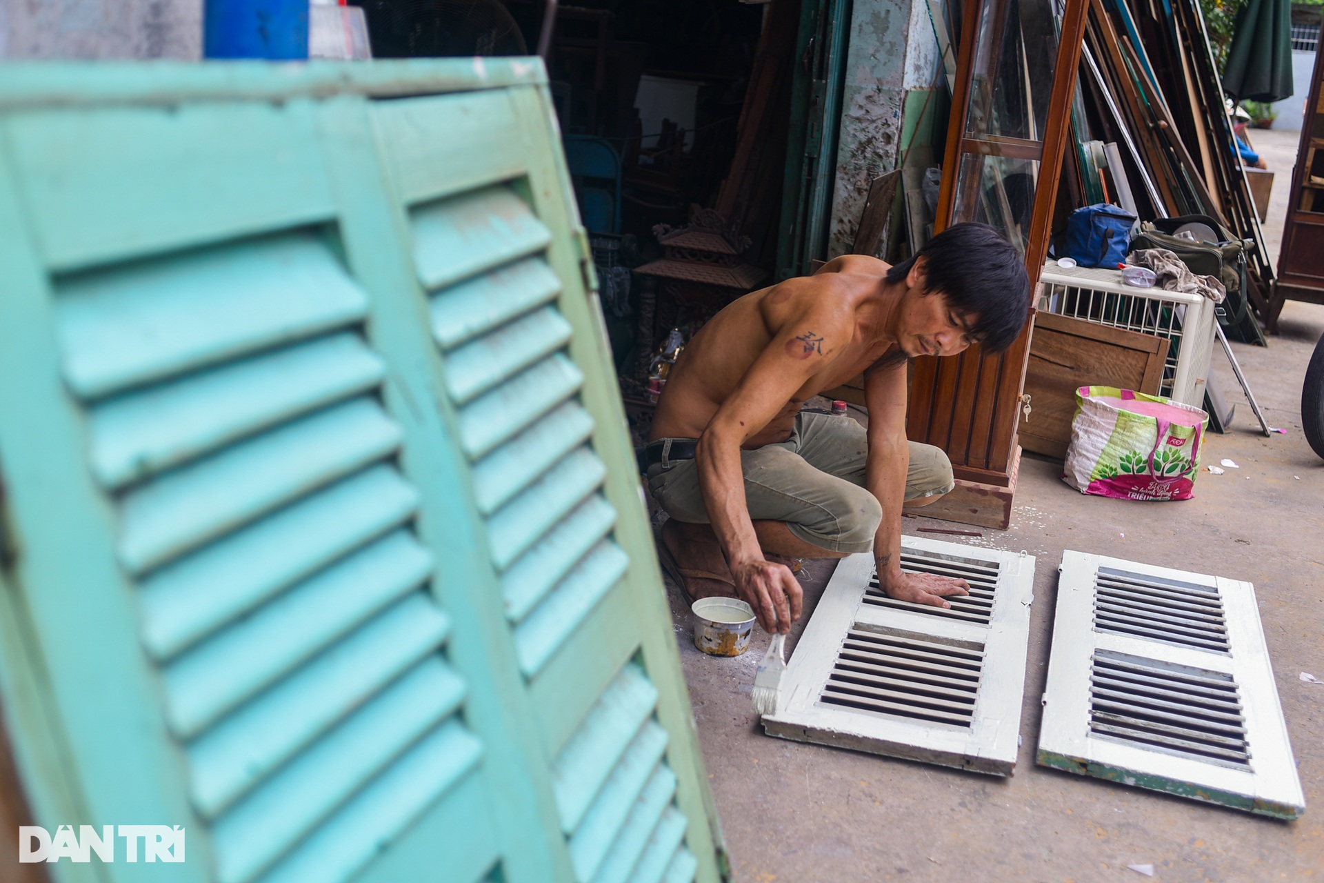 Cuộc hồi sinh nội thất cũ ở xóm gỗ TPHCM - 1 Cuộc hồi sinh nội thất cũ ở xóm gỗ TPHCM - 1