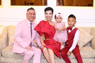 Vũ Cẩm Nhung từng khuyên chồng đi lấy vợ khác vì không thể sinh con