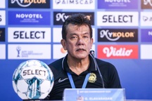 HLV Malaysia thán phục sức mạnh tấn công của U23 Việt Nam