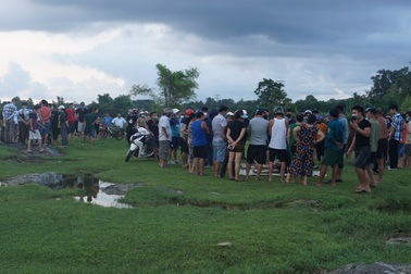 Hàng chục người tìm cách sơ cứu 2 trẻ nhỏ đuối nước nhưng bất thành