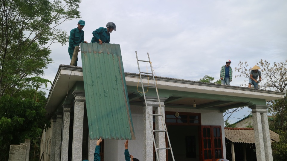 Huyện miền núi Quảng Nam ngổn ngang sau bão số 5 - 17