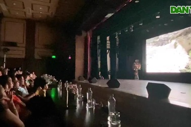 Người trẻ Hà Nội đến rạp sớm 2 tiếng, nhiều lần khóc xem phim Điện Biên Phủ