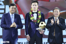 Báo Trung Quốc: "Giải Quả bóng vàng Việt Nam khó hiểu, gây tranh cãi lớn"