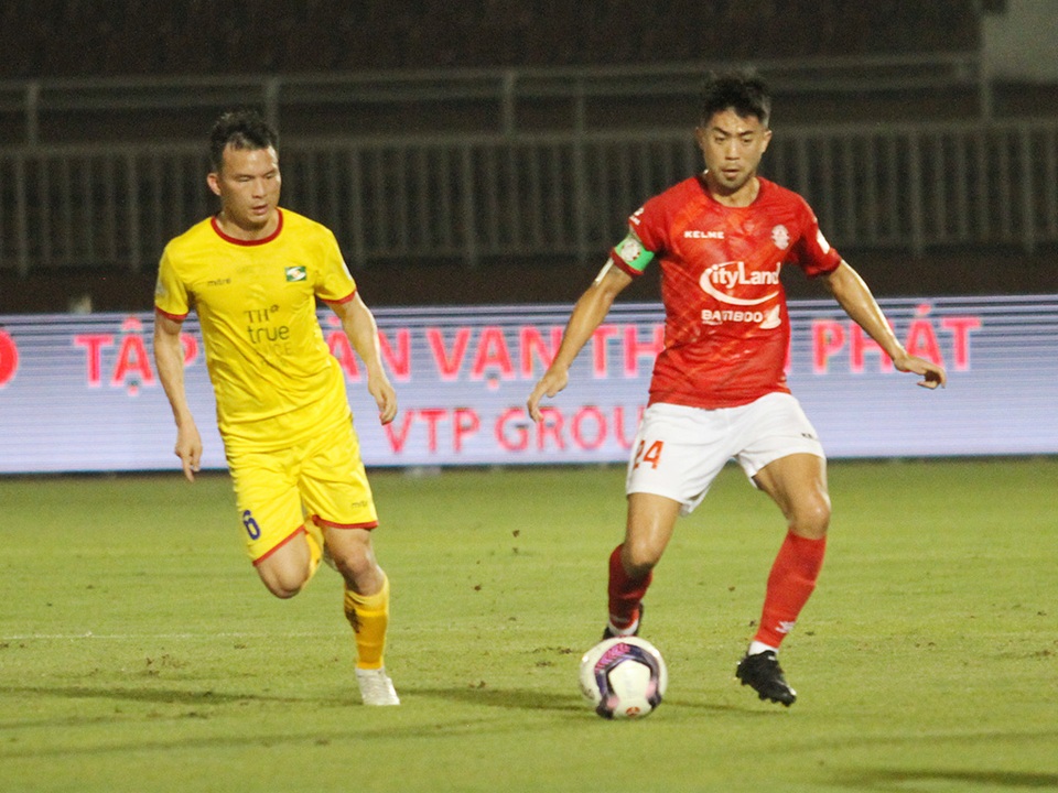 Lee Nguyễn ghi bàn giúp CLB TPHCM thắng đậm SL Nghệ An - 1 Lee Nguyễn ghi bàn giúp CLB TPHCM thắng đậm SL Nghệ An - 1