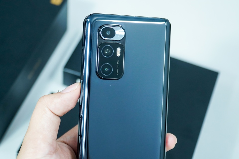 Trên tay Xiaomi Mi Mix Fold: giống Galaxy Z Fold2, giá 40 triệu đồng - 7 Trên tay Xiaomi Mi Mix Fold: giống Galaxy Z Fold2, giá 40 triệu đồng - 7