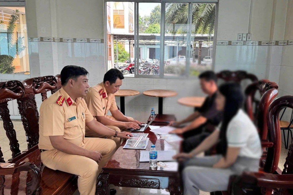 Bà L. làm việc với Phòng Cảnh sát giao thông Công an tỉnh Đồng Tháp