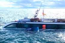 Vụ ca nô chở 20 khách du lịch chìm ở Cù Lao Chàm: Do va vào đá ngầm