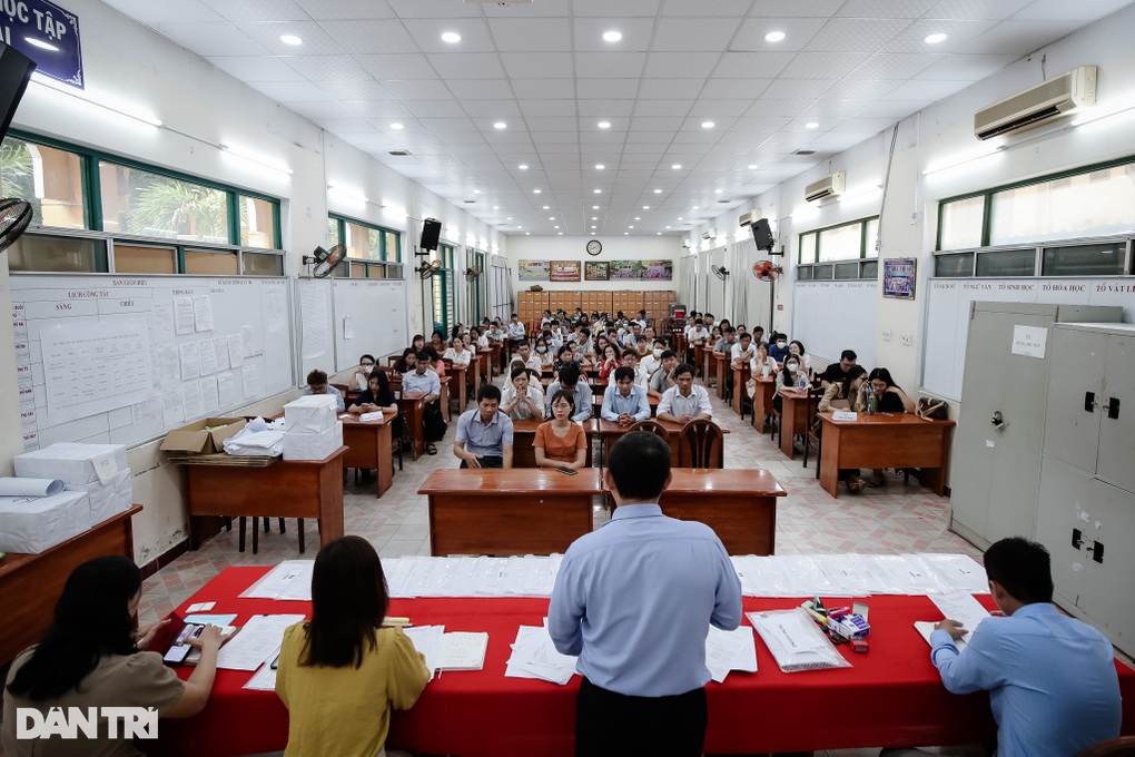 Thi lớp 10 ở TPHCM: 45% bài thi môn toán dưới điểm 5, môn văn cao nhất 9,25 - 2 Thi lớp 10 ở TPHCM: 45% bài thi môn toán dưới điểm 5, môn văn cao nhất 9,25 - 2
