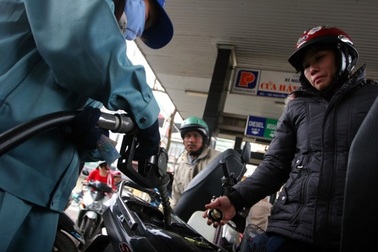 Vì sao chưa giảm giá xăng, dầu trong nước?