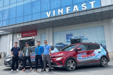 VinFast e34 thử thách hành trình xuyên Việt khi xăng tiến sát 30.000 đồng