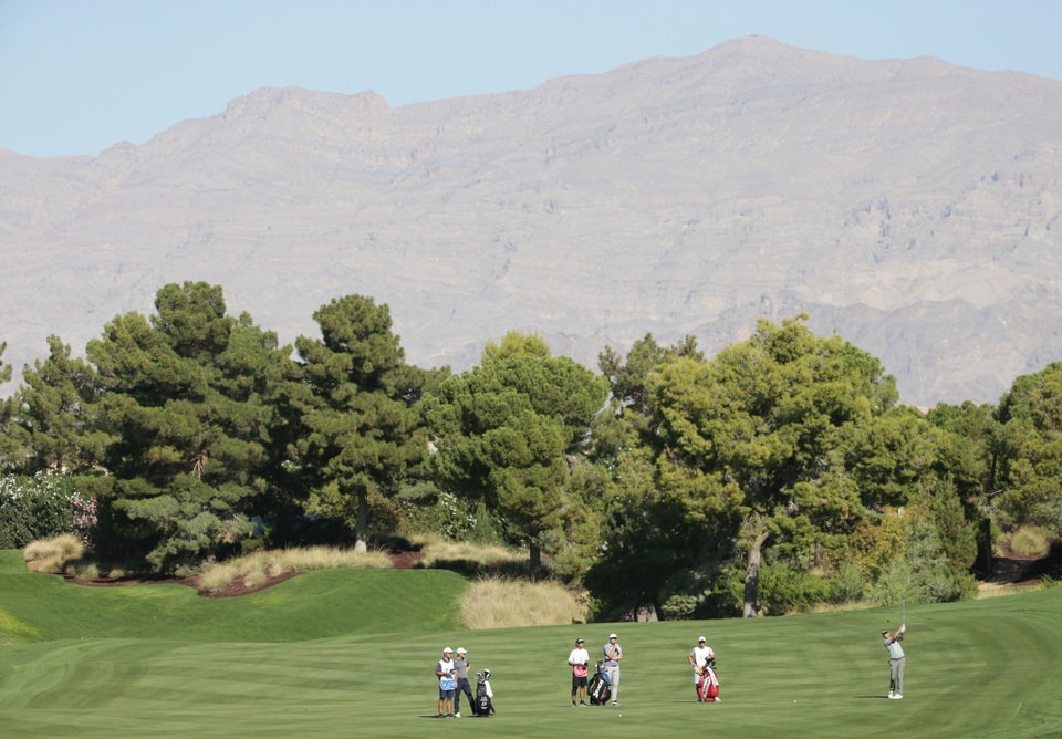 Những khoảnh khắc thú vị tại sân golf sang chảnh nhất thế giới - 4 Những khoảnh khắc thú vị tại sân golf sang chảnh nhất thế giới - 4