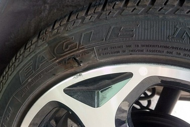 Lốp xe bị rách thành có sử dụng được tiếp?