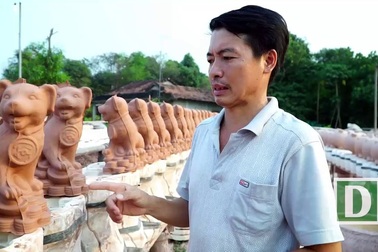 Cận cảnh lò gốm thủ công hiếm hoi gia công chó đất