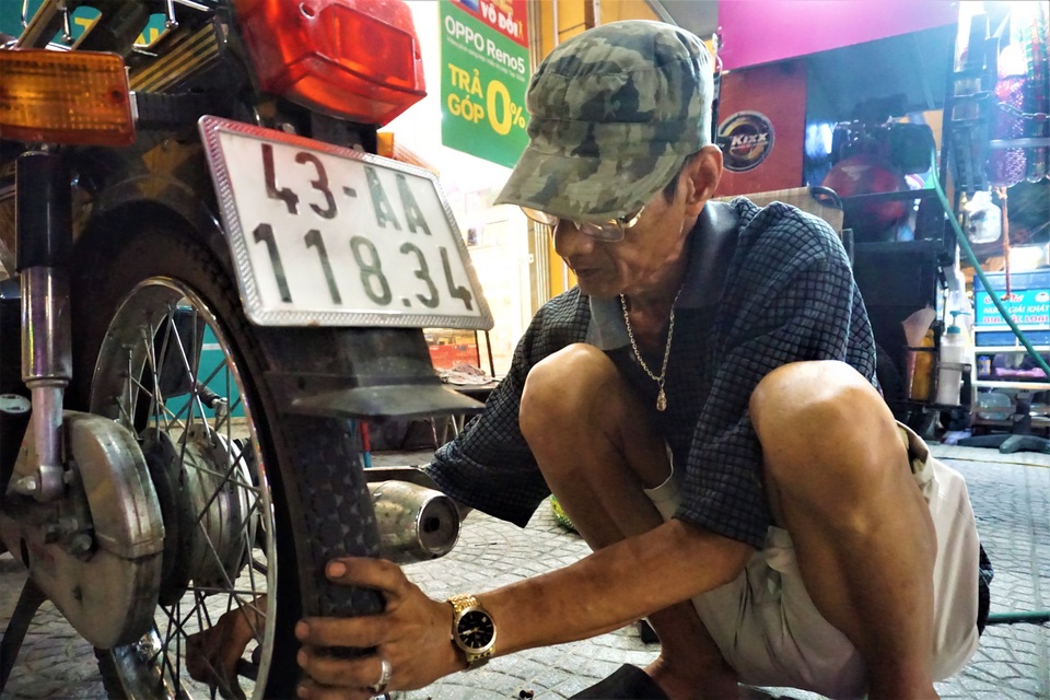 Đà Nẵng: Những người mưu sinh trong Ngày Quốc tế lao động - 4 Đà Nẵng: Những người mưu sinh trong Ngày Quốc tế lao động - 4
