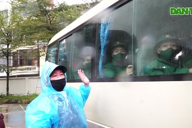 Thanh niên Thủ đô lên đường nhập ngũ