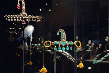 Nữ trang “triệu đô” bị đánh cắp khỏi triển lãm một cách ngoạn mục